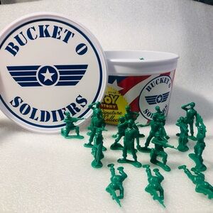 Disney Pixar Toy Story Bucket O' Soldiers (73) Green Army Men Thinkway Toys